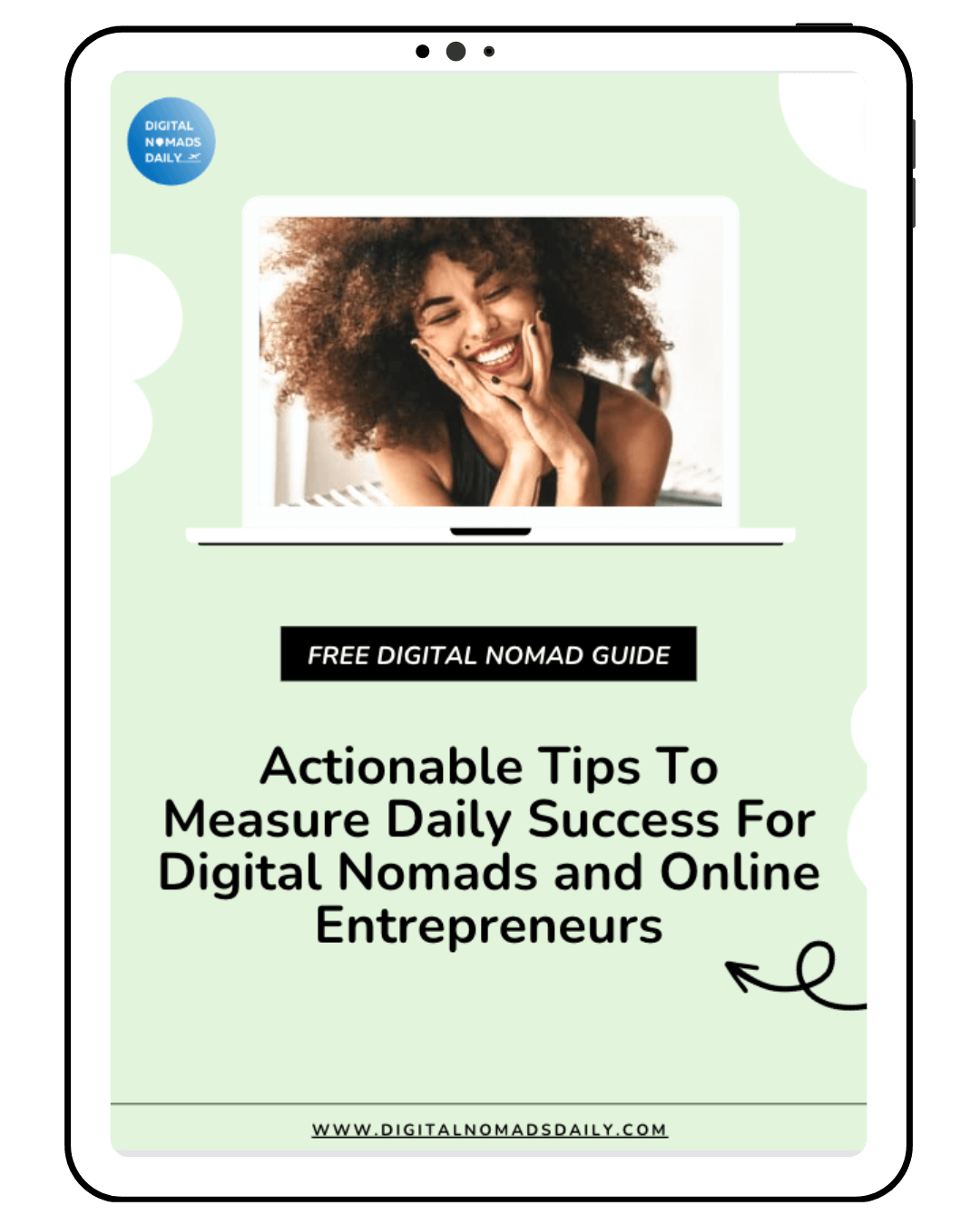 Nienke Nina host of the digital nomads daily podcast making your side hustle successful