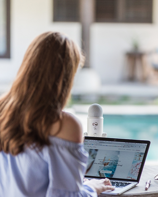 Image laptop by pool The Digital Nomads Daily Podcast episode 90 How to Create A Profitable Creative Online Business with digital nomad paige brunton