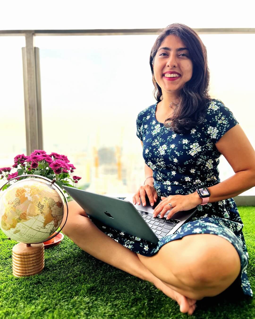 show notes image digital nomads daily podcast episode 98 From Office Job To Full-Time Travel Content Creator with digital nomad monika