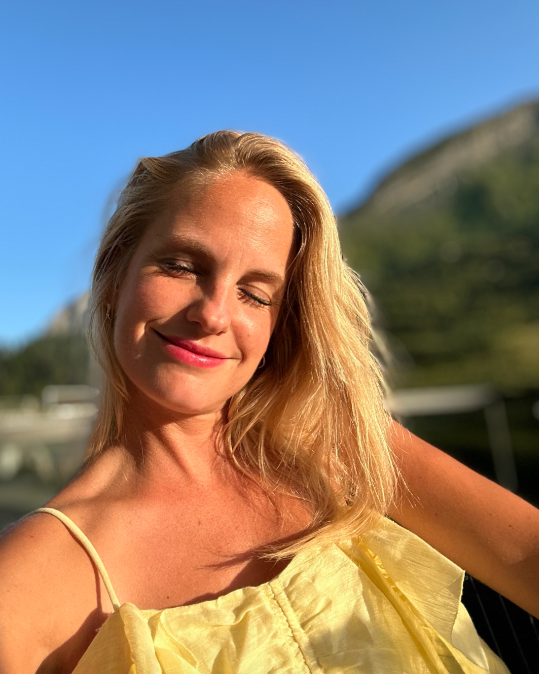Photo of Aligned Freedom Business & Podcast host Nienke Nina Photo of Aligned Freedom Business & Podcast host Nienke Nina
